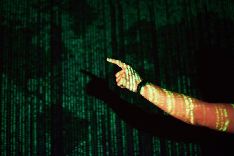 Україна зазнала масової кібератаки на реєстри