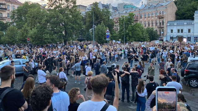 У Києві відбулася акція протесту проти законопроєкту № 12414, який обмежує незалежність НАБУ та САП